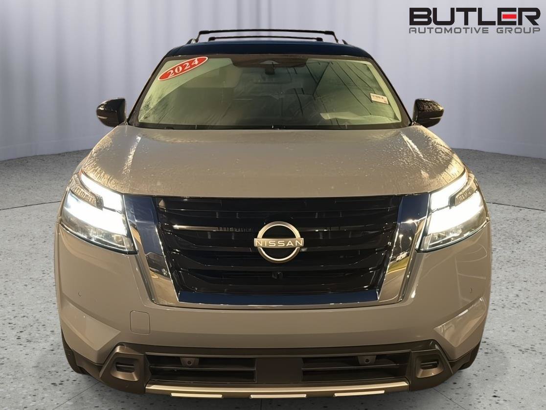 Used 2024 Nissan Pathfinder Platinum FWD image 9
