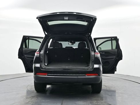 Used 2023 Jeep Grand Cherokee Altitude image 44