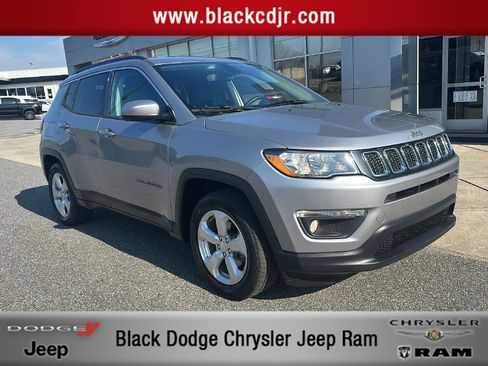 Used 2019 Jeep Compass Latitude w/ Safety & Security Group image 1