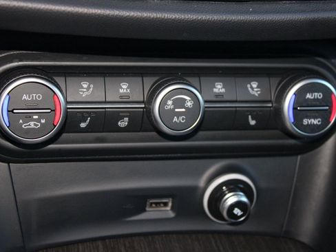 Used 2022 Alfa Romeo Stelvio Ti image 18