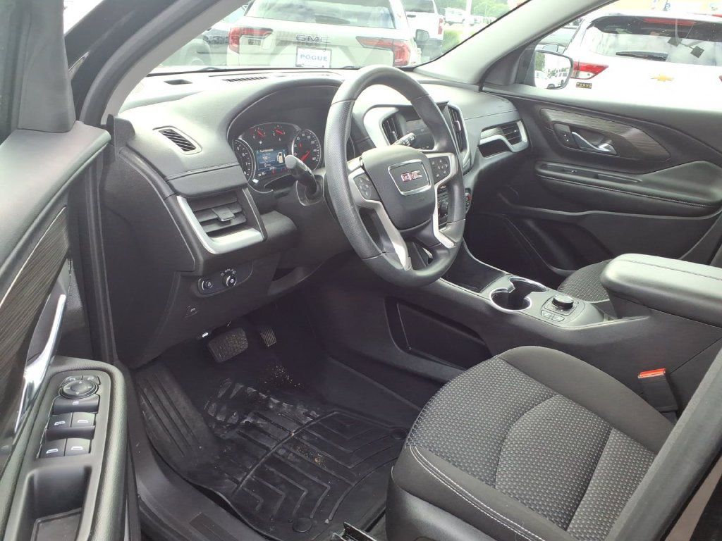 Used 2024 GMC Terrain SLE w/ Driver Convenience Package FWD image 6
