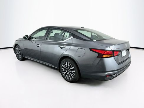 Used 2025 Nissan Altima 2.5 SV FWD image 5