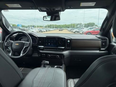 Used 2024 Chevrolet Silverado 1500 High Country w/ High Country Premium Package AWD/4WD image 22