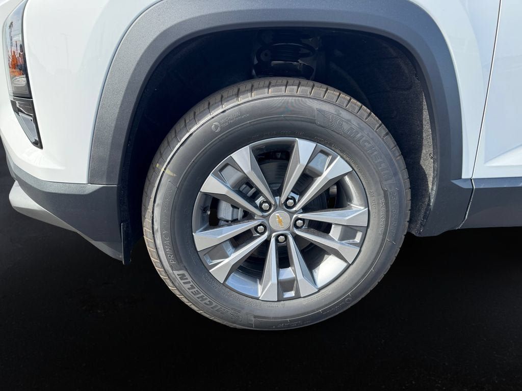 Certified 2026 Chevrolet Equinox LT w/ Safety and Technology Package AWD/4WD image 9