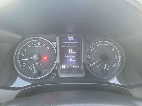 Used 2022 Toyota Tacoma TRD Off-Road image 10