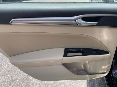 Used 2016 Ford Fusion SE FWD image 22