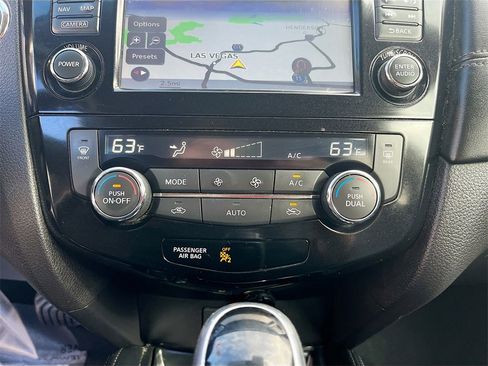 Used 2017 Nissan Rogue SL w/ SL Premium Package image 16