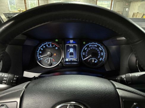 Used 2023 Toyota Tacoma TRD Sport image 32