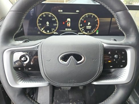 Used 2025 INFINITI QX80 Sensory image 5