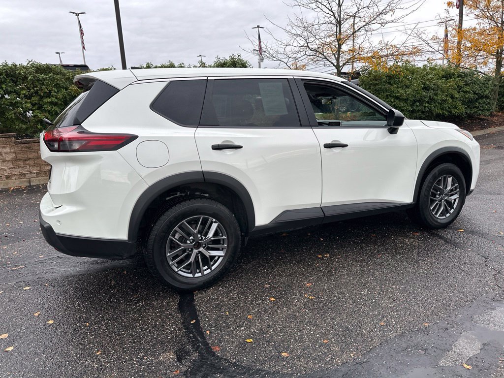Used 2024 Nissan Rogue S AWD/4WD image 11