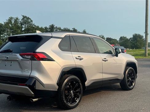 Used 2022 Toyota RAV4 SE w/ SE Grade Weather Package AWD/4WD image 5