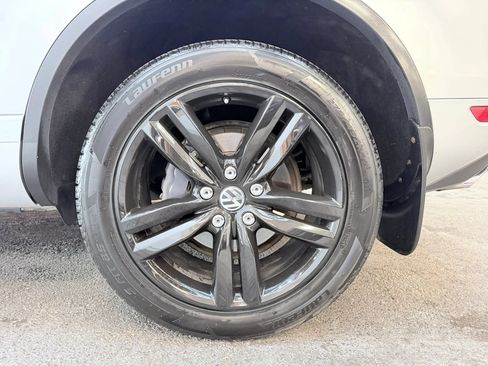 Used 2013 Volkswagen Touareg Executive AWD/4WD image 9