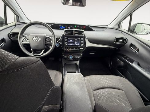 Used 2022 Toyota Prius LE image 12