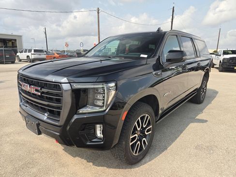 Used 2021 GMC Yukon XL AT4 w/ AT4 Premium Package AWD/4WD image 7