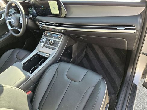 Used 2025 Hyundai Palisade SEL FWD image 17