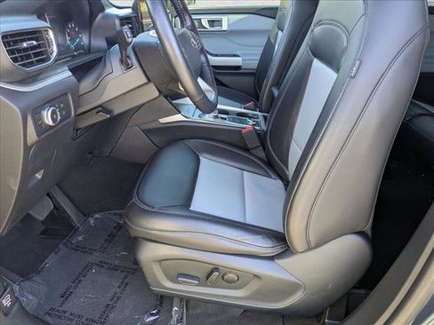 Used 2022 Ford Explorer XLT w/ Equipment Group 202A image 16