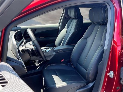 Certified 2025 Cadillac Optiq Sport 2 w/ LPO, Floor Liner Package AWD/4WD image 21