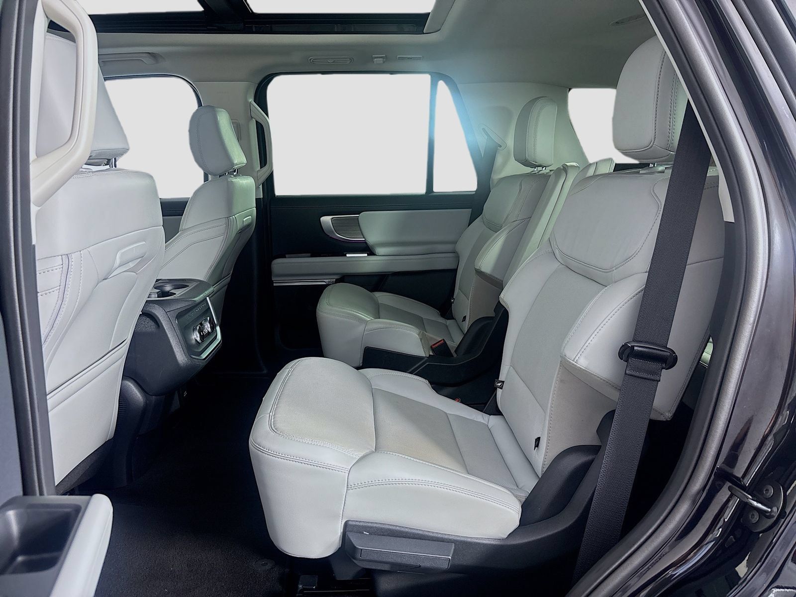 Used 2025 Ford Expedition Platinum AWD/4WD image 26