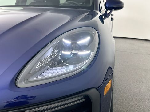 Certified 2025 Porsche Macan image 15