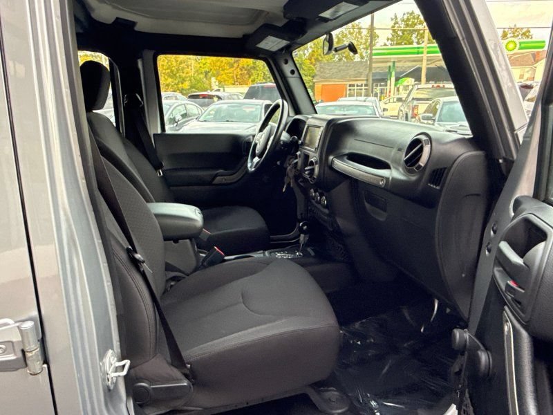 Used 2016 Jeep Wrangler Unlimited Sport w/ Connectivity Group AWD/4WD image 17