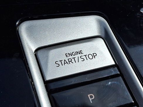 Used 2025 Volkswagen Atlas SE image 26