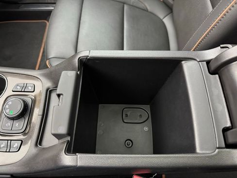 Used 2023 GMC Acadia AT4 image 33