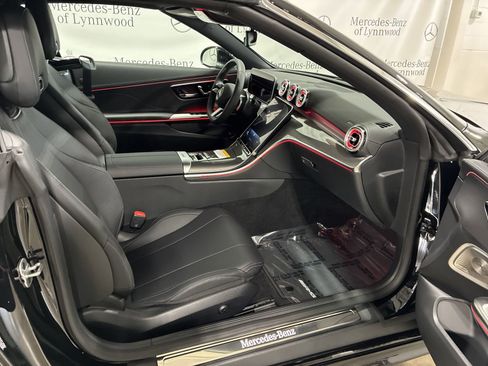 Used 2025 Mercedes-Benz CLE 450 4MATIC Cabriolet image 11