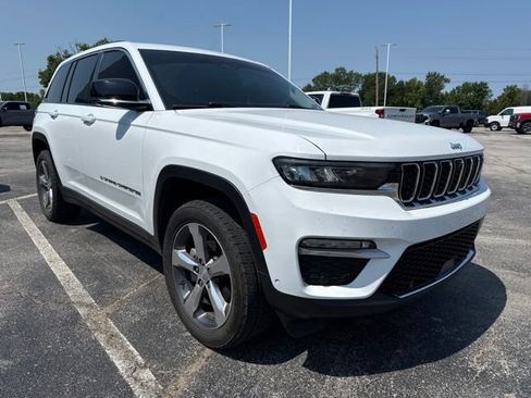 Used 2022 Jeep Grand Cherokee Limited w/ Luxury Tech Group II AWD/4WD image 1