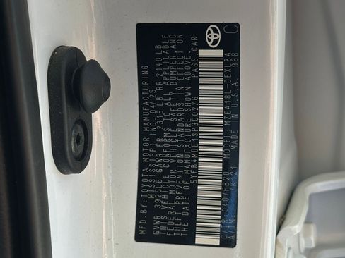 Used 2025 Toyota Corolla LE image 27