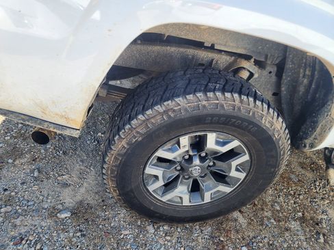 Used 2022 Toyota Tacoma SR image 9