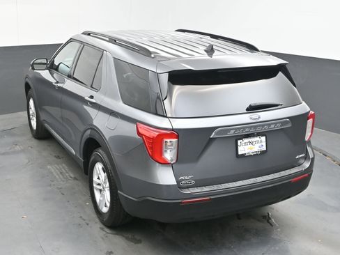 Used 2022 Ford Explorer XLT AWD/4WD image 37