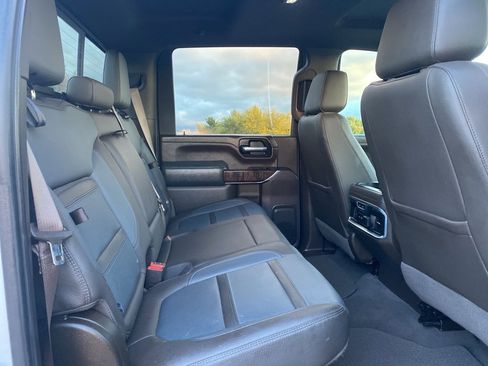 Used 2020 GMC Sierra 2500 Denali w/ Denali Ultimate Package image 9