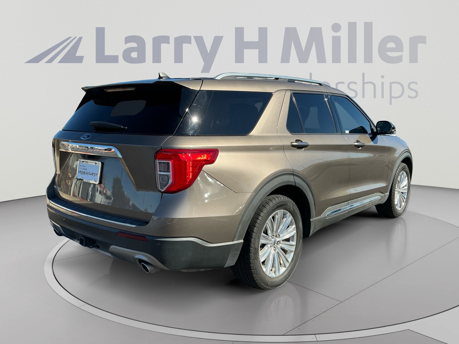 Used 2021 Ford Explorer Limited w/ Equipment Group 301A RWD image 5