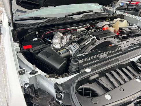 Used 2024 Chevrolet Silverado 2500 ZR2 w/ Technology Package image 45