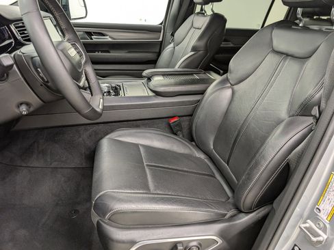 Used 2023 Jeep Wagoneer Series III w/ Preferred Equipment Group image 5