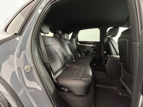 Used 2025 Porsche Cayenne AWD/4WD image 25