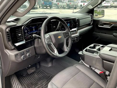 Used 2024 Chevrolet Silverado 1500 LT AWD/4WD image 8