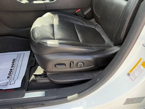 Used 2017 GMC Acadia SLT w/ LPO, Floor Liner Package FWD image 18
