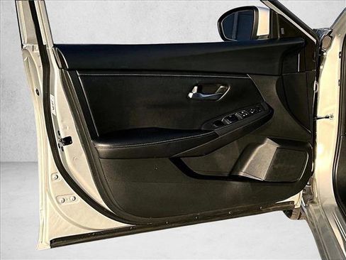 Used 2023 Nissan Sentra SV image 17