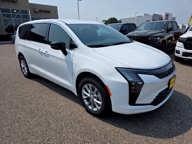 New 2027 Chrysler Pacifica Select AWD/4WD image 5
