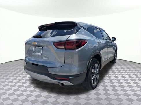 Used 2025 Chevrolet Blazer LT FWD image 2