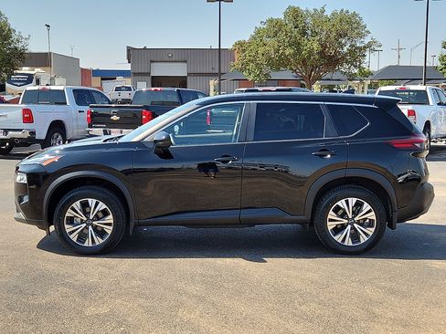 Used 2023 Nissan Rogue SV image 2