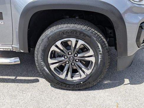 Used 2022 Chevrolet Colorado Z71 AWD/4WD image 10