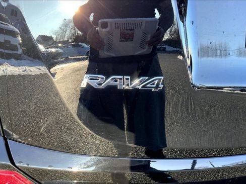 Used 2018 Toyota RAV4 LE w/ All Weather Liner Package image 7