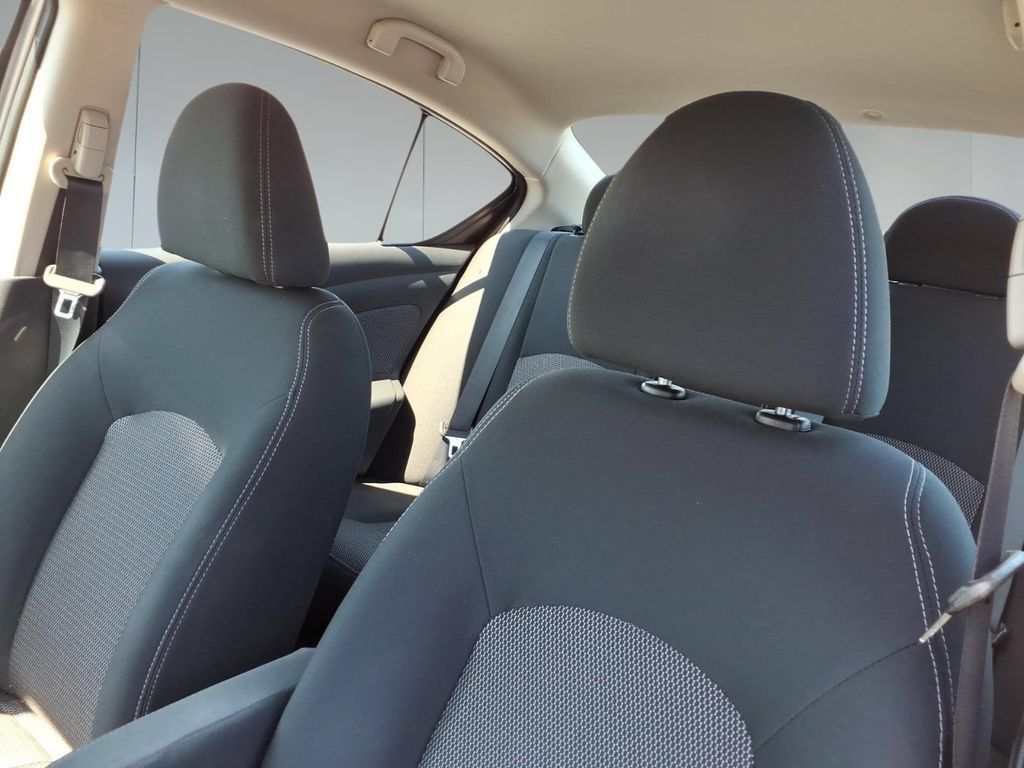Used 2015 Nissan Versa SV FWD image 14