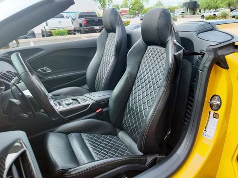 Used 2017 Audi R8 V10 w/ Carbon Exterior Package image 22