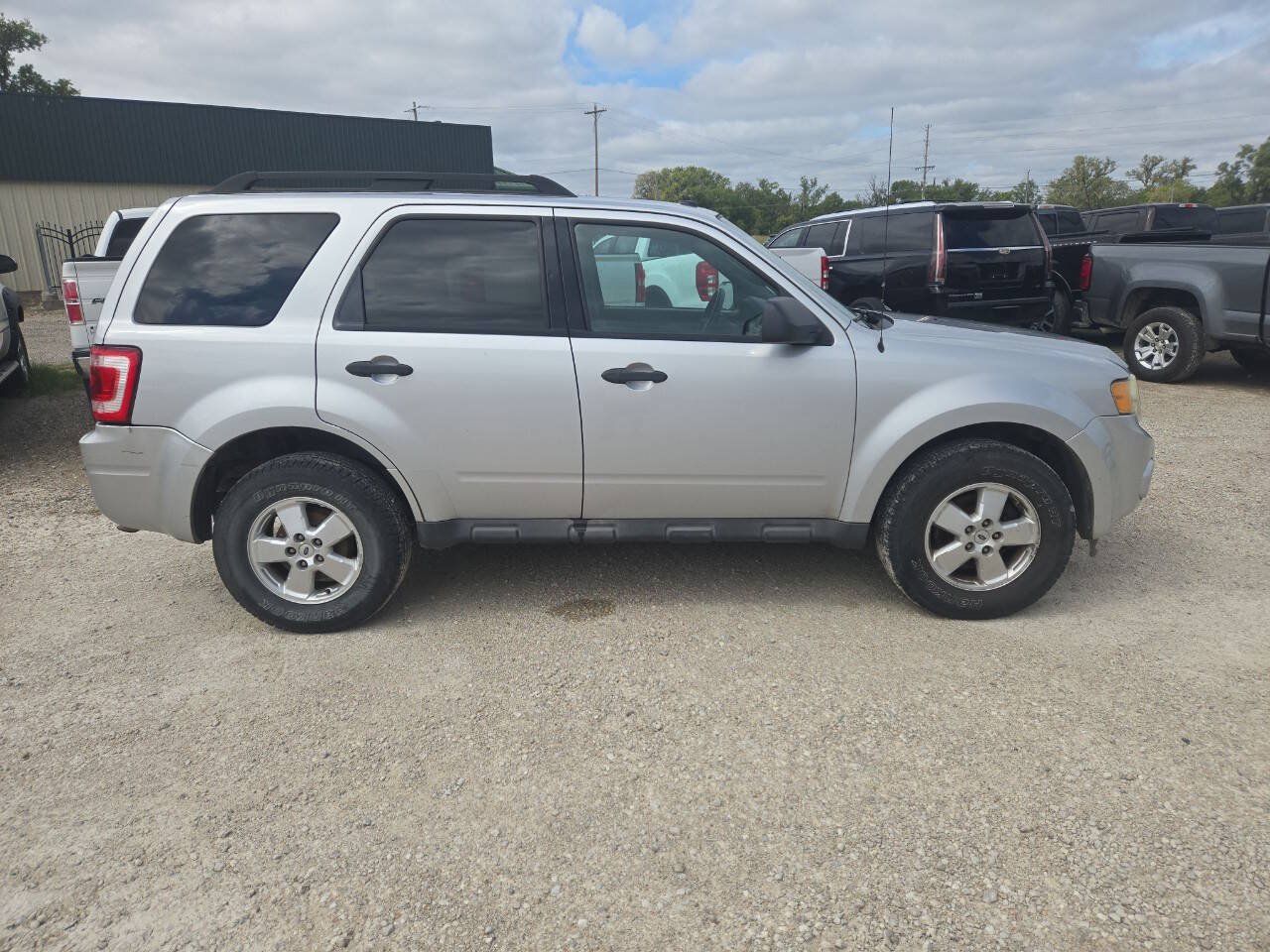 Used 2011 Ford Escape XLT AWD/4WD image 2