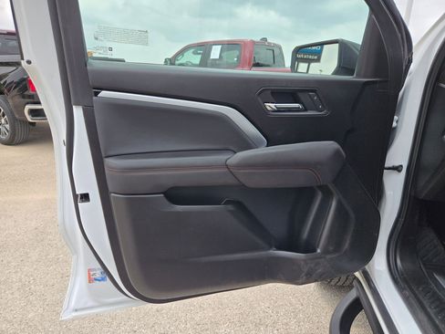 Used 2025 Chevrolet Colorado Z71 image 12