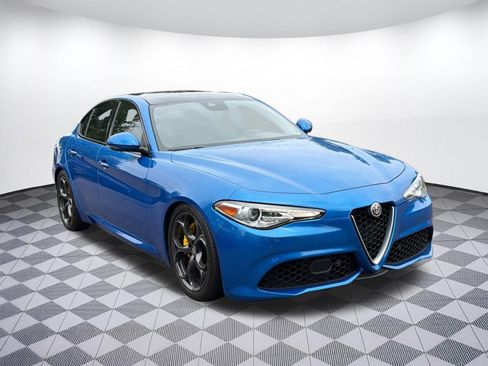 Used 2018 Alfa Romeo Giulia Ti Sport w/ Quick Order Package 22S Sport AWD/4WD image 3