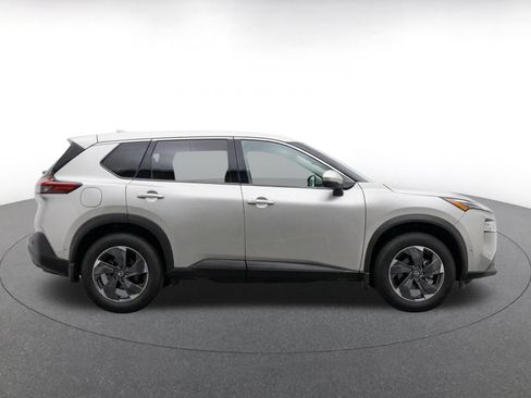 Used 2025 Nissan Rogue SV AWD/4WD image 9